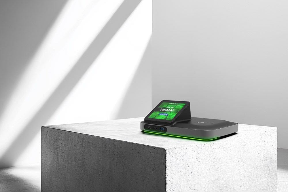 Dual 4K monitors connected via the TDD-1000’s high-speed USB-C docking station.