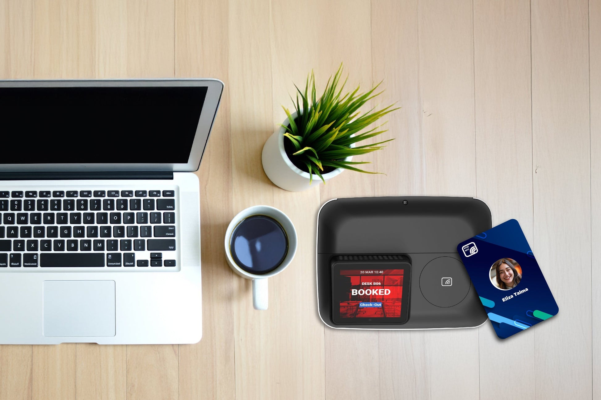 BYOD-ready workstation with wireless charging on the Qbic TDD-1000.